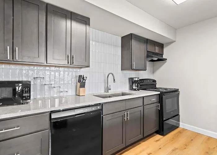 Newly Renovated Unit In Spfld #302 Appartement *