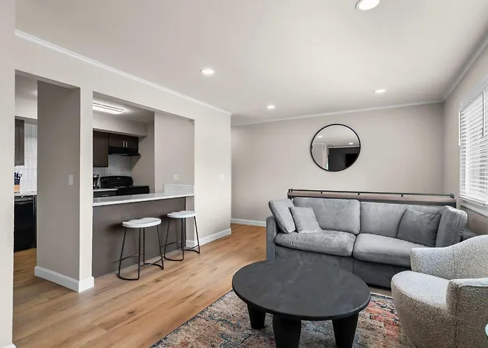 Newly Renovated Unit In Spfld #302 *