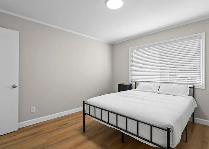 Newly Renovated Unit In Spfld #302 *