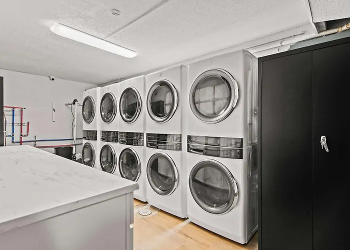 Newly Renovated Unit In Spfld #302 * Springfield